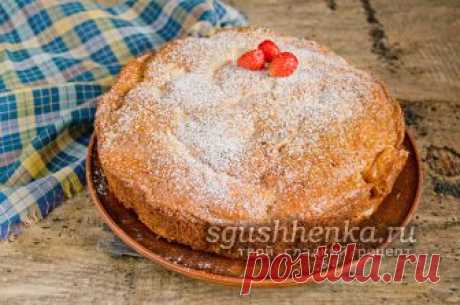 Пирог с яблоками - вкуснее, чем шарлотка и готовить легче сгущенка Пирог с яблоками по нашему рецепту вкуснее, чем классическая шарлотка, и готовить его легче. Он восхитительно нежный, воздушный и ароматный. Порадуйте семью вкусной выпечкой.