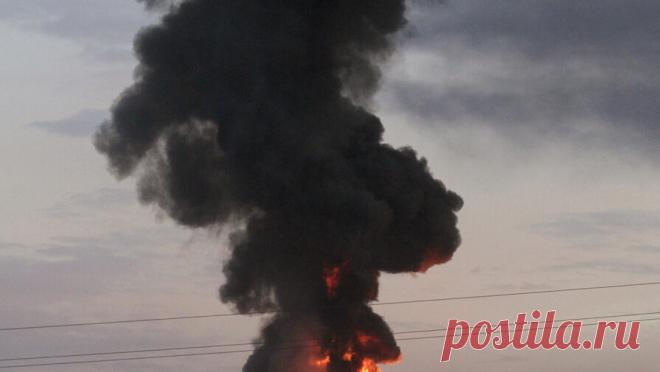 В одном из российских городов слышны звуки взрывов. В пригороде Казани слышны звуки взрывов и видны яркие вспышки. Об этом сообщает Telegram-канал SHOT со ссылкой на очевидцев. По данным Telegram-канала, в городе наблюдаются перебои с электричеством. "Местные жители рассказали ..., ...