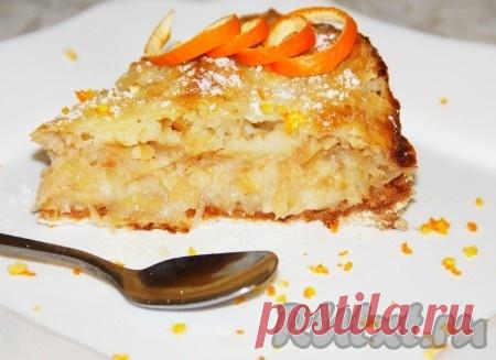 Пирог с манкой и яблоками - рецепт с фото Очень люблю рецепт этого пирога с яблоками и манкой за его простоту и изумительный вкус. Приготовление занимает 5 минут, не считая выпекания. Что может быть соблазнительней? Самый главный момент - это помочь молоку протечь до дна формы. Тогда успех вашему яблочному пирогу обеспечен.