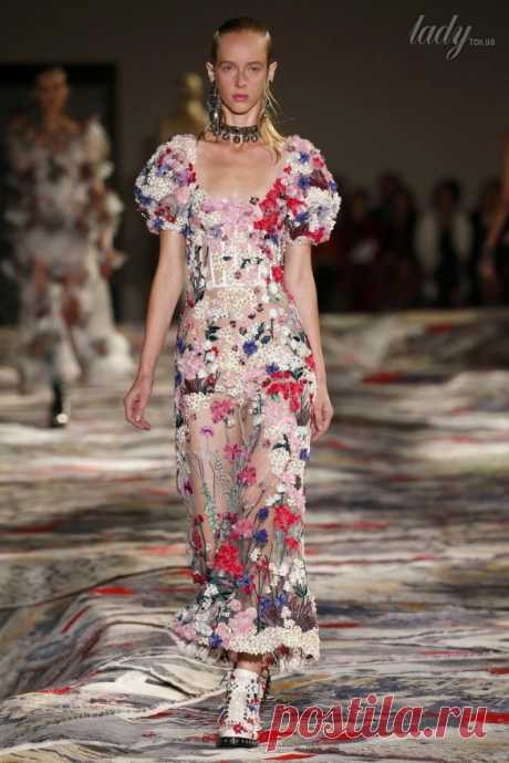 Бохо-шик и немного панка в коллекции Alexander McQueen весна 2017