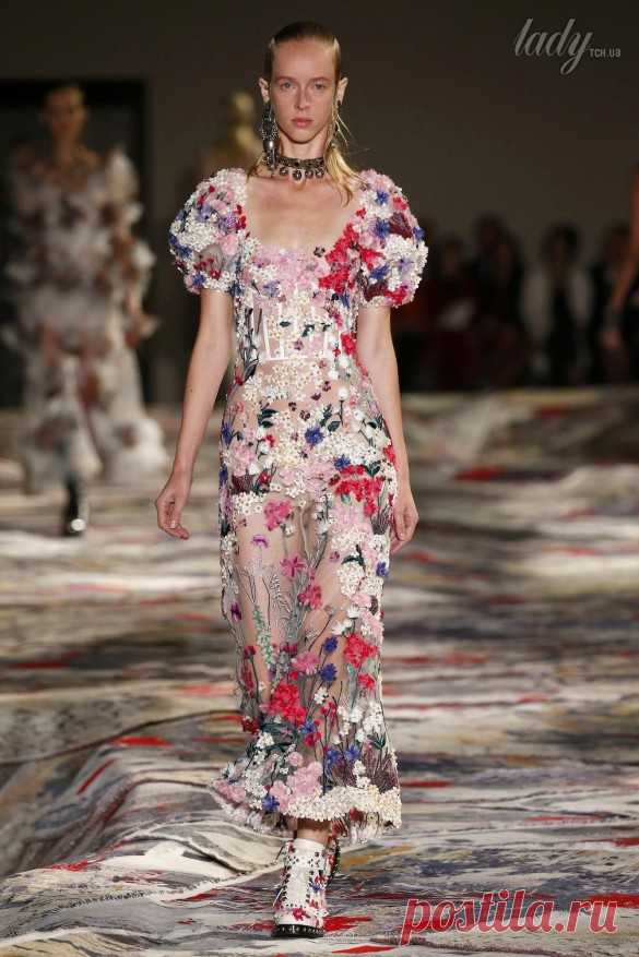 Бохо-шик и немного панка в коллекции Alexander McQueen весна 2017