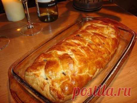 Очень быстрый мясной пирог из готового слоеного теста
