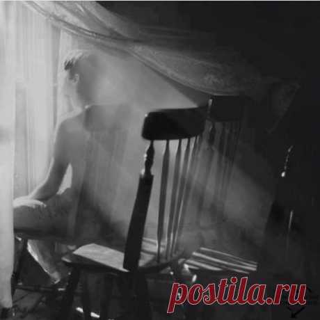 Я не разглядел тебя, когда ты была рядом. Теперь, когда тебя нет, я вижу тебя повсюду.  Спаркс