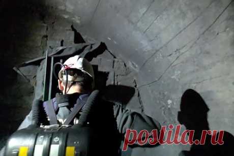 Из загоревшейся российской шахты эвакуировали всех горняков. Всех горняков эвакуировали из кузбасской шахты «Ерунаковская-8», где произошел пожар. Об этом сообщили в пресс-службе Распадской угольной компании. Предварительно, пожар начался из-за возгорания химреагента при производстве работ по подключению скважины к трубопроводу. В результате происшествия никто не пострадал.