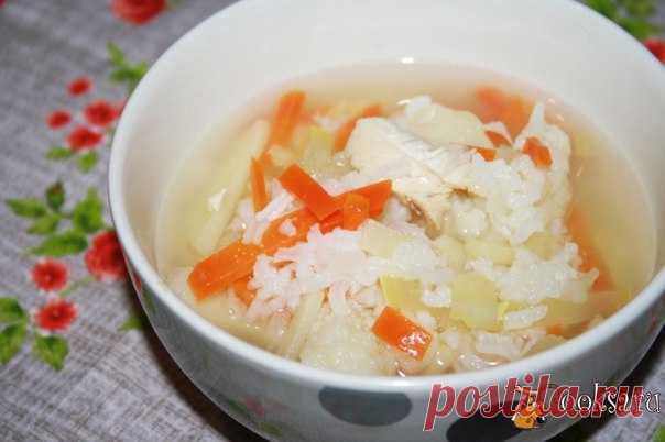 Суп с рисом, овощами и куриным филе (диета №5) Прежде всего, хочу обратить ваше внимание на то, что по диете №5 мясные бульоны запрещены, поэтому, суп с куриной грудкой или любым другим нежирным видом мяса будет соответствовать требованиям диеты только в том случае, если мясо было отварено отдельно и добавлено в суп уже в готовом виде (без добавления бульона, в котором оно варилось). В целом, суп с рисом, овощами и куриным филе (диета №5) легкий, прозрачный, очень приятный на вкус, ну и…