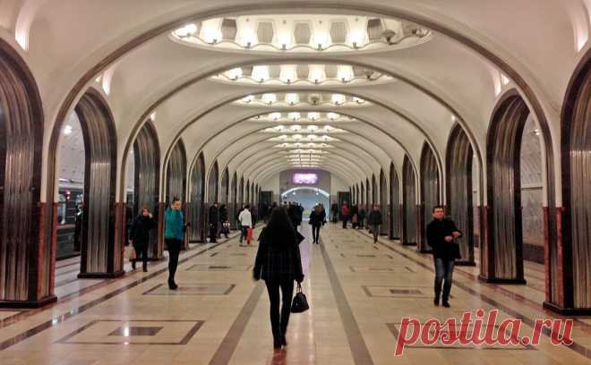 Пожарные не обнаружили возгорания на станции метро «Маяковская» в Москве. Пожарные не обнаружили возгорания на станции московского метро «Маяковская».