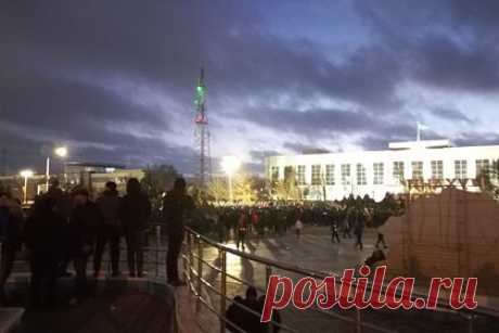 В Алма-Ате опровергли сообщения об отравленной воде в системе водоснабжения. В комендатуре Алма-Аты опровергли сообщения о том, что вода в системе городского водоснабжения отравлена. «Информация о том, что в Алматы отравлена вода, — ложь. Система водоснабжения под лабораторным контролем», — отмечается в сообщении.