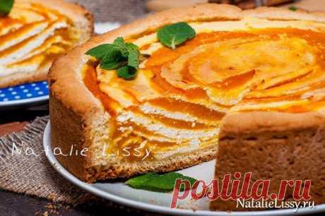 Потрясающий песочный пирог с творогом и тыквой.