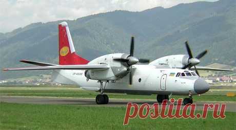 Ан-32  — советский военно-транспортный многоцелевой самолёт.

Может эксплуатироваться в различных климатических условиях, в том числе в условиях жаркого климата (до 50 °C) и на высокогорных аэродромах (до 4500 м). Основное назначение данного самолёта — перевозка грузов на линиях малой и средней протяжённости. Также его можно использовать для перевозки людей, парашютного десантирования людей и платформ с грузами, а также в санитарном варианте для перевозки раненых.