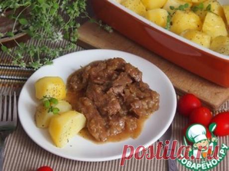 Говяжье рагу с луком, тушеное в пиве