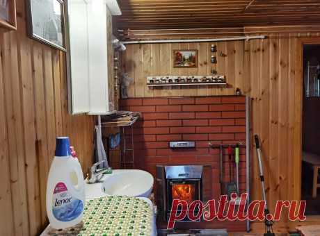 Про раковину-печку (увидела в ресторане раковину необычного дизайна, сравниваю с каменкой на нашей даче и не нахожу отличий)
Ну, кроме того, разумеется, что в первом случае это — раковина, а точнее, пьедестал под нее. А в другом — печка-каменка для бани или сауны. Собственно, такая и стоит на даче у матушки и деда. Я уже показывала их дачу, но до бани руки все до доходили. Вот как раз и повод:) Банька довольно просторная, […]
Читай дальше на сайте. Жми подробнее ➡