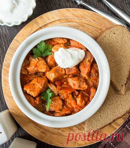 Мясо, тушенное с капустой