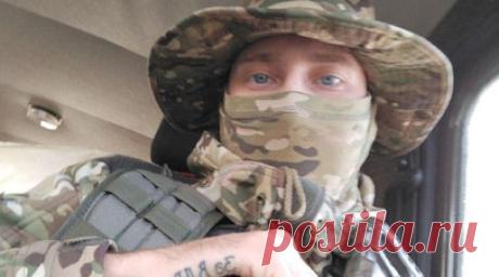 Чип и Дейл на «буханке»: фронтовой фельдшер рассказал, как спасал раненых на «дороге смерти» под Крынками. Штурмовик-пулемётчик с позывным Сова был в числе первых, кто заходил в Харьков. Вместе с командиром они раздали все свои сухпайки местным жителям, которые спасались от ВСУ по подвалам. Там же он встретил местную девочку, у которой погибли родители. Позже она вышила для штурмовика совёнка: теперь талисман всегда сопровождает бойца на его бронежилете. В 2023 году из пулемётчика он…