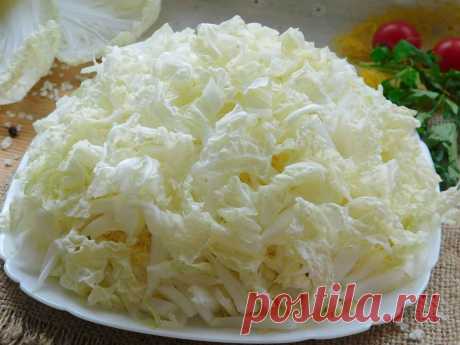 Салат Лебединый пух Салат Лебединый пух - вкусное и очень красивое блюдо. Один взгляд на него, и представляется что-то нежное, легкое, невесомое. И что это, как не лебединый пух, поэтому название полностью соответствует. И причем не только снаружи, но и внутри, ведь все компоненты светлого цвета, что поддерживает общую концепцию. Ингредиенты вроде бы простые, но в сочетании друг с другом каждый из них раскрывается по-новому.