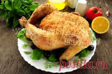 Курица на соли в духовке Если хотите добиться идеально хрустящей корочки, запеките курицу на подушке из соли.