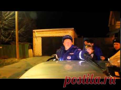 Сотрудник ДПС ловко вывел на чистую воду парня у которого в салоне машины обнаружили бейсбольную биту