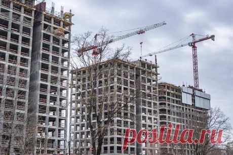 Названы округа Москвы с наибольшим спросом на новостройки. По итогам февраля 2023 года среди округов Москвы больше всего сделок с новостройками заключили в Троицком и Новомосковском (ТиНАО). Об этом «Ленте.ру» сообщила пресс-служба столичного управления Росреестра. В феврале в ТиНАО оформили 1,3 тысячи договоров долевого участия, что составило 17,6 процента от общего числа.
