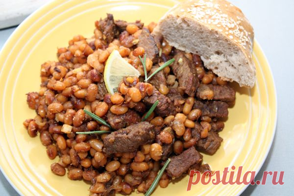 Несложное и очень сытное блюдо: пряное мясо с фасолью — Вкусные рецепты