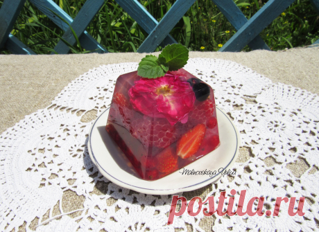 Сладкое желе с ягодами!
Sweet jelly with berries!
Gelée douce avec des baies!
Gelatina dolce con frutti di bosco!