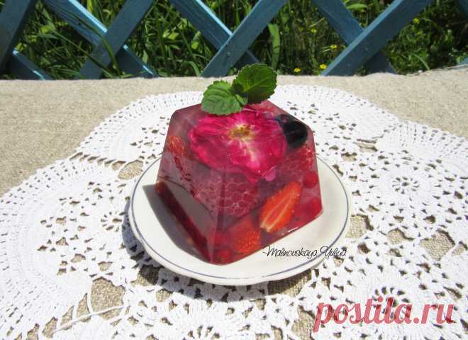 Сладкое желе с ягодами!
Sweet jelly with berries!
Gelée douce avec des baies!
Gelatina dolce con frutti di bosco!