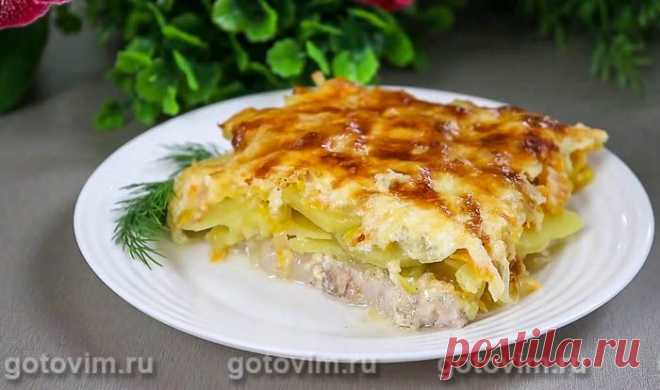 Мясо по-царски. Рецепт с фото Рецепт картофельной запеканки, названой в народе мясо по-царски. Для её приготовления сырой очищенный картофель нарезают шайбочками и укладывают в один слой на отбитые ломтики мяса. В это рецепте – на свиные стейки, нарезанные из карбонада. Форму с запеканкой отправляют в духовку, прогретую до 180С, на 1.5-2 часа.

