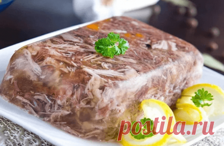Как сварить вкусный холодец из свиных ножек и курицы Холодец – блюдо русской кухни, представляет собой сгустившийся до желеобразной массы мясной бульон с кусочками мяса. Как кулинарное блюдо, он известен уже много веков. Прадедушкой был обычный наваристый суп с мясом. Остыв, суп превращался в густую массу и, прежде чем его есть, приходилось его разогревать. Но позже, когда наши предки попробовали его в холодном виде, ...