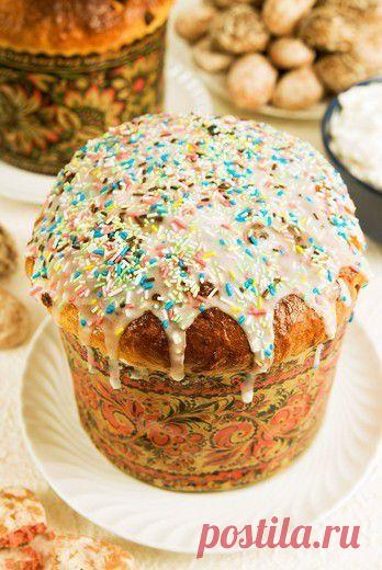 Шоколадный кулич c коньяком

Опара
¼ стакана воды
8 гр. быстрых сухих дрожжей
2 столовые ложки муки

Тесто
1,5 стакана муки
1/3 стакана сахара
3 яйца
1 столовая ложка коньяка
½ плитки шоколада
Орехи
Щепотка соли

Глазурь
1 белок
50 гр. сахарной пудры