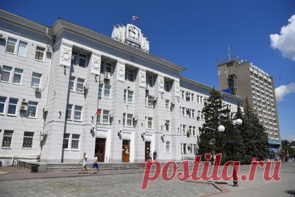 Смерть коменданта Бердянска после покушения опровергли. Информация о смерти коменданта Бердянска Артема Бардина после покушения не подтверждается, заявил член главного совета администрации Запорожской области Владимир Рогов. Он уточняет, что врачи продолжают бороться за жизнь Бардина, несмотря на тяжелейшие ранения, взрывную ампутацию ног и большую кровопотерю.