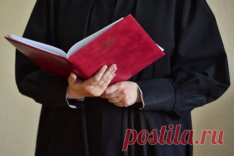 Экс-заключенный попытался дать взятку сотруднику ФСБ ради жены и получил штраф. В Пермском крае суд признал виновным 44-летнего мужчину в даче взятки сотруднику регионального управления ФСБ. Мужчине назначили штраф в размере двух миллионов рублей, а также конфисковали 200 тысяч рублей, которые тот собирался передать силовику с просьбой прекратить доследственную проверку в отношении его жены.