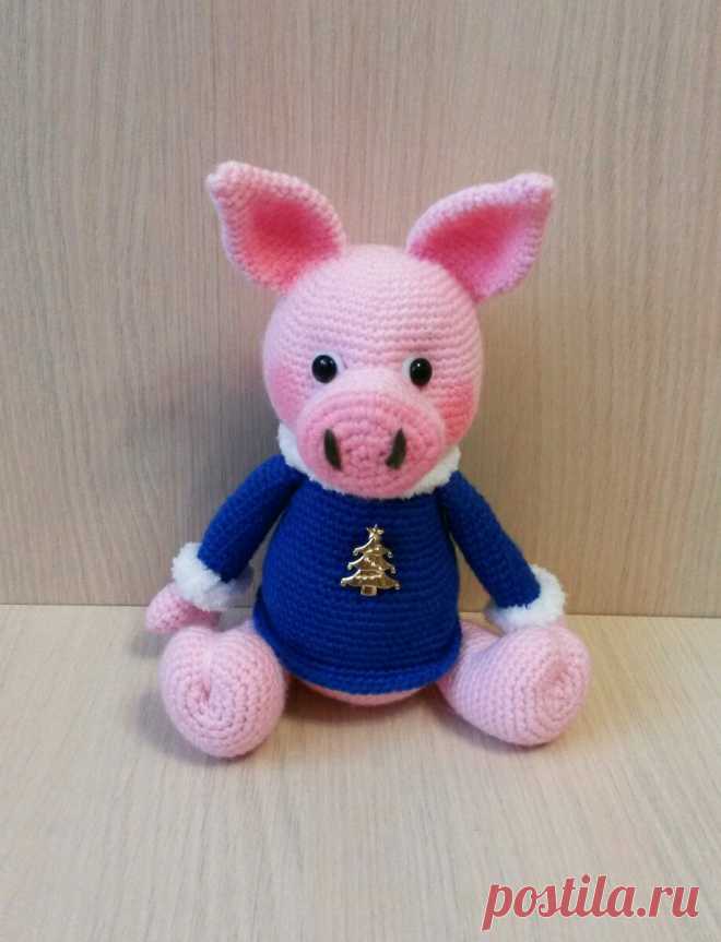 PDF Поросёнок в свитере. FREE amigurumi crochet pattern. Бесплатный мастер-класс, схема и описание для вязания амигуруми крючком. Вяжем игрушки своими руками! Свинка, поросенок, pig, piglet, piggy, свинья, поросёнок, schwein, porco. #амигуруми #amigurumi #amigurumidoll #amigurumipattern #freepattern #freecrochetpatterns #crochetpattern #crochetdoll #crochettutorial #patternsforcrochet #вязание #вязаниекрючком #handmadedoll #рукоделие #ручнаяработа #pattern #tutorial #häkeln #amigurumis
