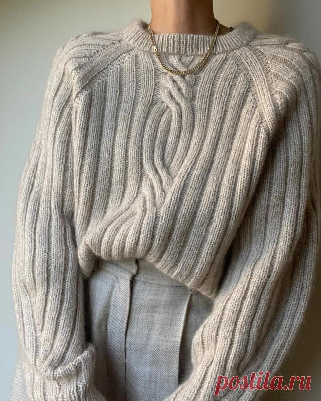 Пуловер-реглан TWIST LOOP с центральной косой.
Размеры: XS (S) M (L) XL (XXL). Размеры соответствуют окружности груди 80-85 (85-90) 90-95 (95-100) 100-110 (110-120) см. У пуловера должен быть положительный припуск 10-20 см. Выберите размер, у которого конечный размер в окр. груди примерно на 10-20 см больше, чем размер вашего тела.