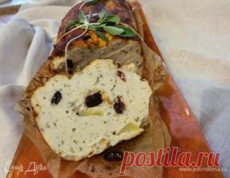 Куриный террин с яблоками . Ингредиенты: куриное филе, лук репчатый, яблоки