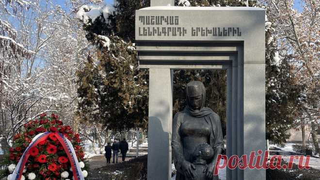 СК призвали расследовать дело об осквернении памятника блокадникам в Ереване. Россотрудничество в Москве обратилось к главе Следственного комитета России Александру Бастрыкину для оценки инцидента с осквернением памятника в Армении. Об этом сообщил глава Россотрудничества Евгений Примаков в своем ...