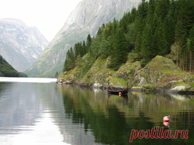 Лодка викингов в Гудвангене, Норвегия