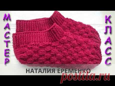 Хотите связать тапочки крючком? Это видео поможет вам разобраться с тем, как связать следки крючком с аккуратной пяткой. Эти тапочки-следки - отличный вариан...