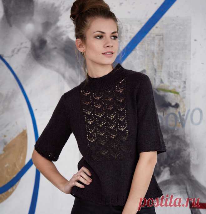 Джемпер с короткими рукавами и ажурным узором.