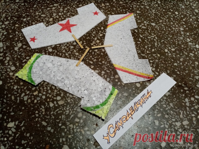 Суперлегкие самолетики Делали с юными пилотами бросательные самолетики на продолжительность полета класса F1N.Поскольку стояла задача изготовить максимально легкие конструкции применяли изощренные технологии. Одна из них резка пластин для крыла заключается в следующем. На стапеле натягивается нихромовая струна под углом.