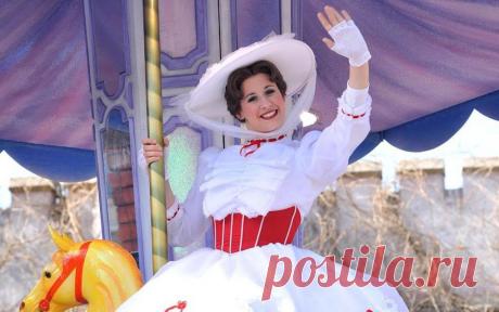 14 строгих и необычных правил, которым должны следовать все сотрудники Диснейленда | Журнал "JK" Джей Кей Диснейленд является одним из самых волшебных мест на Земле, но это только для посетителей. К служащему персоналу же Дисней выдвинул строгие правила, которым они должны точно следовать, если они конечно же хотят продолжать там работать. Чёрт возьми, да им даже запрещено называть себя персонал! Предлагаем вам заглянуть за кулисы Диснейленда и узнать 14 необычных правил, ...