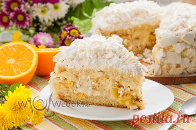 Апельсиновый торт, рецепт с фото пошагово - wowcook.net - самые вкусные кулинарные рецепты Апельсиновый торт с бисквитом, нежнейшим молочным кремом и безе. Апельсиновый торт украсит любое торжество, такой он нежный, легкий, многослойный и очень-очень вкусный! Готовится тортик не так сложно, как кажется на первый взгляд из-за обилия ингредиентов. Читать полностью »