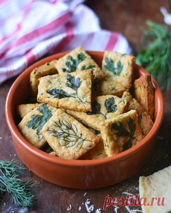 ​Печенье с сыром и зеленью