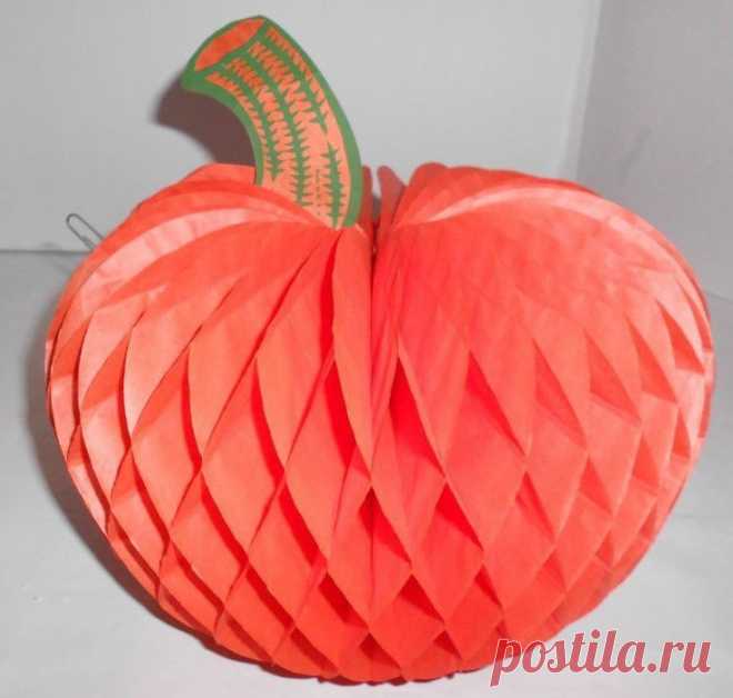 Vintage Beistle Halloween Honeycomb Tissue Pumpkin Original Price 25 cents 7"