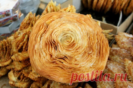Роза Востока — знаменитая «Катлама» Представляем вам рецепт вкусного восточного десерта. Готовится он довольно быстро, а получается божественно вкусным. Такой десерт с удовольствием будут есть ваши дети. Его можно готовить для праздничн…