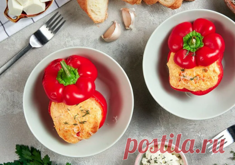 Болгарский фаршированный перец с брынзой и яйцом: простой рецепт для завтрака или лёгкого ужина