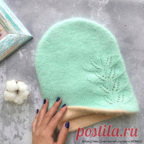 ОПИСАНИЕ ДВОЙНОЙ ШАПОЧКИ БИНИ &quot;ЛИСТОПАД&quot; ОТ @NORKAYARN.
Автор: Анна norkayarn https://www.instagram.com/norkayarn/

Вам нужно: 2 мотка пряжи Норка длинный ворс + доп. нити; Крючок; Спицы 3,5 + носочные спицы; 2 маркера; Трикотажная игла.
⠀
Плотность вязания: 10 Х 10см - 21 п Х 29р
⠀
1. Набираем на спицы открытым набором с помощью бросовой нити и крючка 100 п (на об головы 56 см).
Если обхват меньше, то убирайте по 2 п на каждый см объема головы.
⠀
Берем основную нить в 2 с...