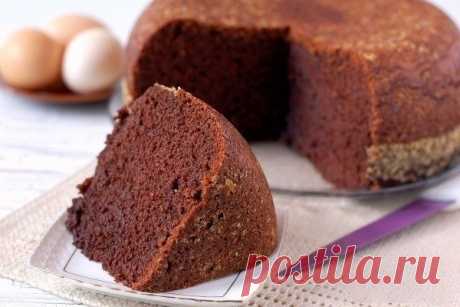 ИДЕАЛЬНЫЙ ШОКОЛАДНЫЙ БИСКВИТ

ИНГРЕДИЕНТЫ:
● Яйца – 2 штуки
● Сахар и мука – по 2 стакана
● Вода (кипяток) и молоко – по 1 стакану
● Сода и разрыхлитель – по 1 ½ чайной ложки
● Какао – 6 столовых ложек
● Масло растительное – ½ стакана
● Ванильный сахар – 20 г

ПРИГОТОВЛЕНИЕ:
Подготовим мультиварку к работе и соберем необходимые для бисквита – муку, какао, яйца, сахар, молоко, растительное масло, воду , соду, ванильный сахар и разрыхлитель в глубокую посудину разобьем яйца,...