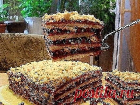 Когда я впервые этот тортик испекла, то поняла, что это любовь с первого взгляда - ну как может оставить равнодушным сочетание сладкого песочного теста и кисловатой прослойки из варенья! 

Я привожу пропорции для совсем миниатюрного тортика, так что можно смело увеличить все ингредиенты вдвое. (На форму 20х30 я увеличила ингредиенты в четыре раза)