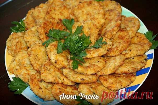 Котлеты из сардин
автор Анна Учень

Вкусно, быстро, легко и бюджетно!

Ингредиенты: (приблизительно 196,3 ккал на 100 гр.)

1 банка сардин
1,5 стакана отварного риса
2-3 отварных картофелины (на терку, я тру на мелкую)
2 репчатых луковицы+1 морковка (обжариваем)
2 яйца сырых

Все ингредиенты перемешиваем, солим, перчим. Формируем котлетки, в муку и на разогретую сковородку до румяной корочки.
