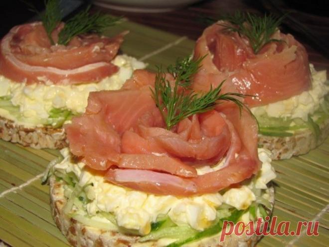 Прекрасные бутербродики с рыбкой. Подача идеальна!