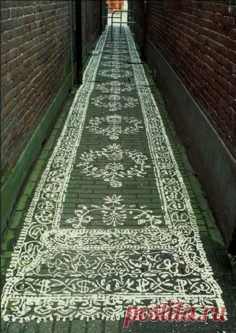 (1) Медиа-твиты от Street Art Magic (@streetartmagic) | Твиттер  Loper (carpet), located in the Van Huursteeg, Apeldoorn, The Netherlands