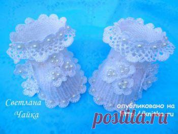 Пинетки вязаные для девочки. Работа Светланы Чайка,  Вязание для детей Выполнены спицами из полушерсти метраж : 100 гр. 240 мт. спицы № 4. Пинетки спицами, описание Начинать вязание пинетки будем с подошвы. Набираем на две